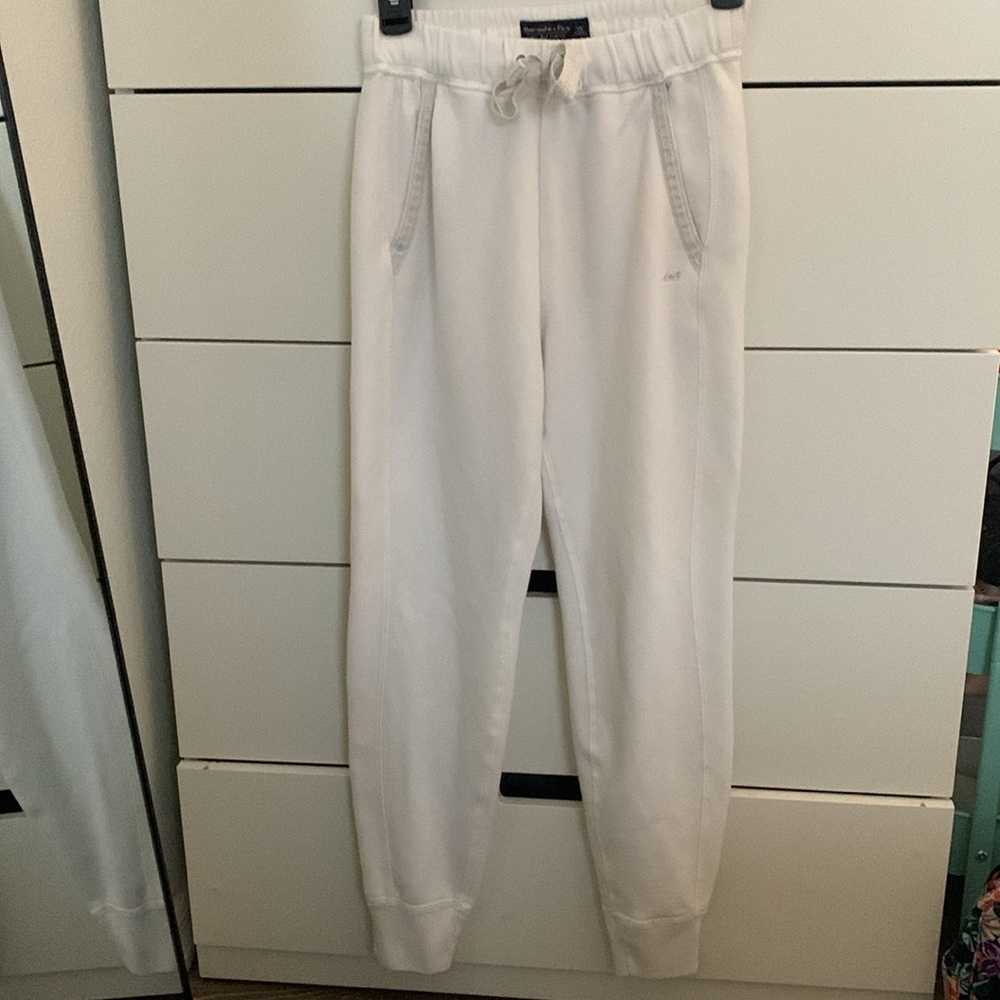 Like new abercrombie and fitch sweat pants white XS